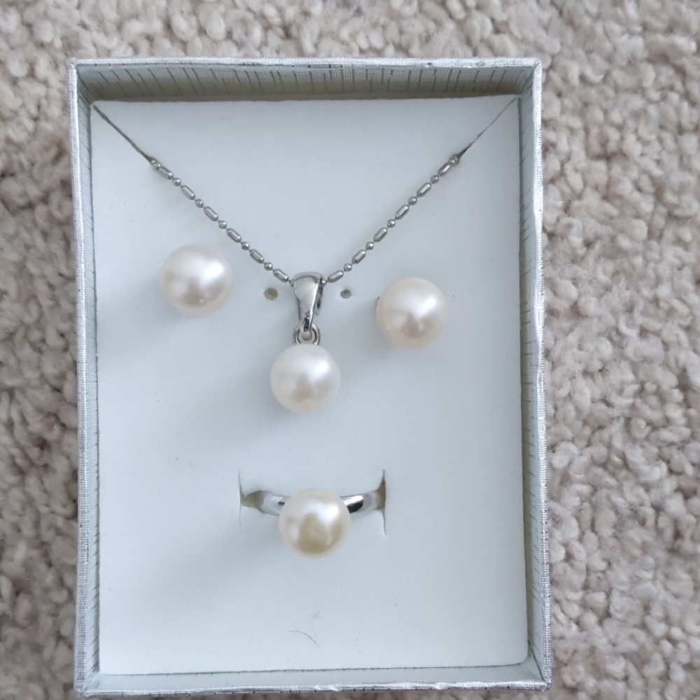 Pearl set from the Philippines